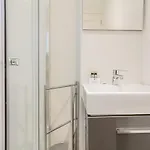 Tram Hideaway | Bica * Лиссабон