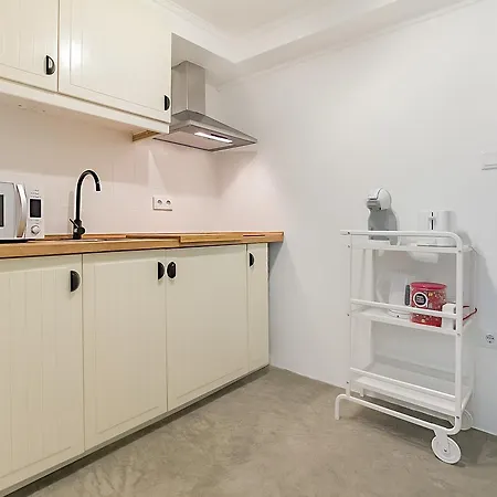 Tram Hideaway | Bica Apartament